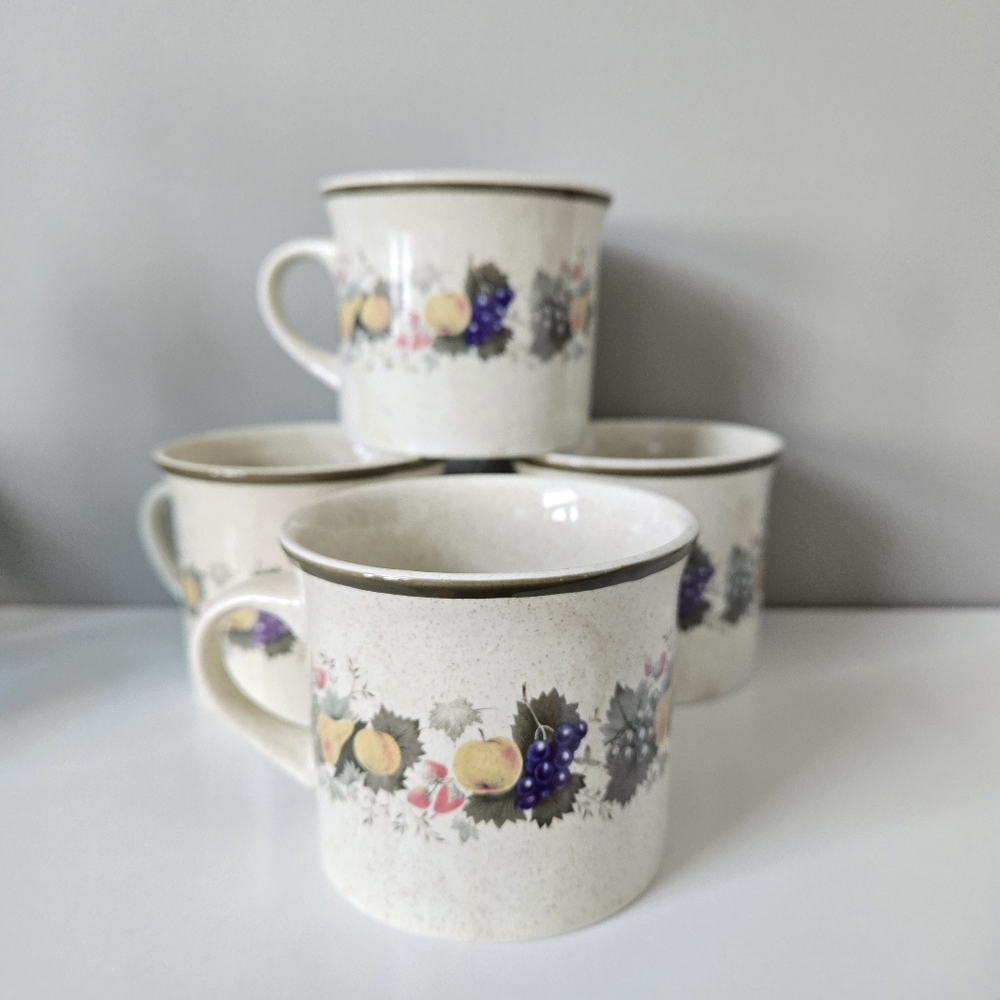 Vintage 1976 Royal Doulton Harvest Garland Set Of 4 Mugs
